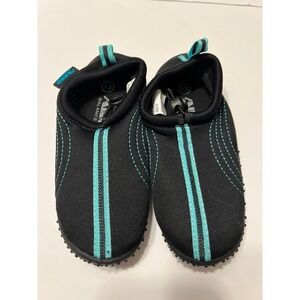 Boys size 11 water shoes (s-152)‎